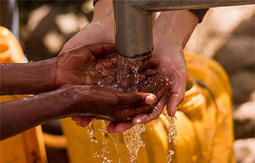 Acqua sicura per le comunità in Ruanda